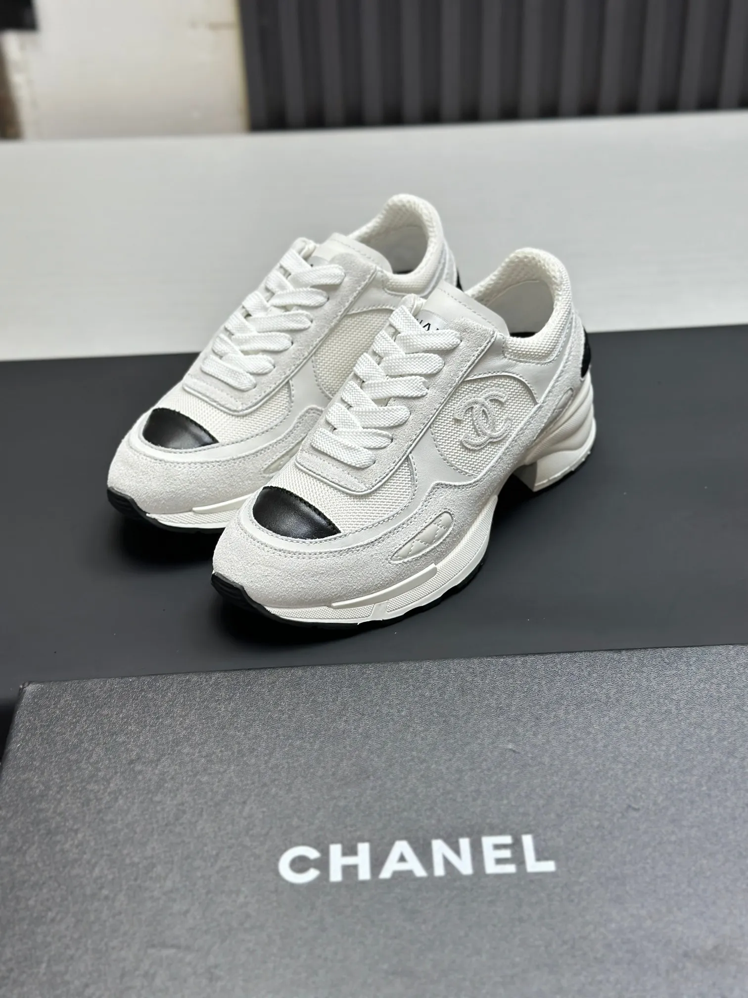 Men's shoes 💰620💰Women's 🚺 Chanel Panda shoes! 2025 counter top casual sports shoes This classic design; the upper is in the style of electric embroidery with various techniques; the outsole is fashionable and sporty; the unusual inclusion of a variety of color matching elements... The diversified mix and match is very good-looking and versatile, and can be used for leisure, fashion, sports, and outdoor... ꫛꫀꪝ Go➫ Materials: ❶Upper made of: original imported first-layer silk cowhide + original waterproof cloth + original first-layer cowhide ❷Inner use: Original Yangli+wang ❸ Outsole based on: Original TPU combination outsole Special counter boutique packaging complete set for women 35–41